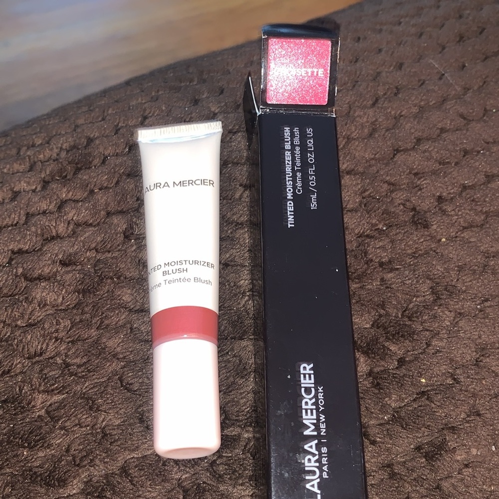 Tinted Moisturizer Blush
12 Hour wear, Hydrating, Buildable coverage. brand new